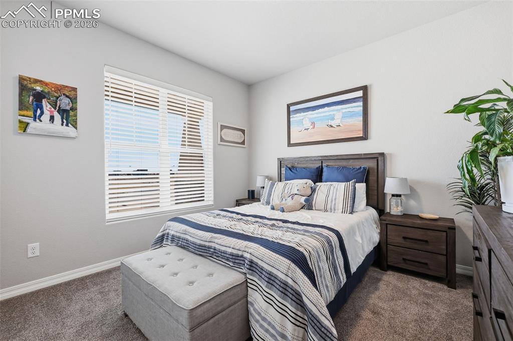 Image 31 of 47: Bedroom