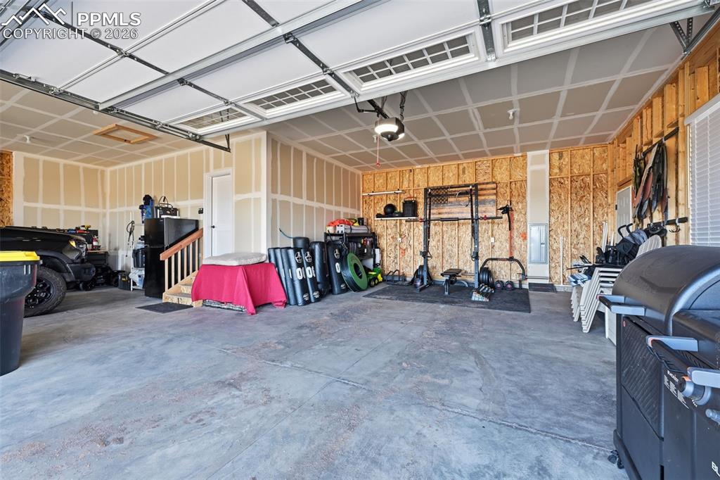 Image 35 of 47: Garage