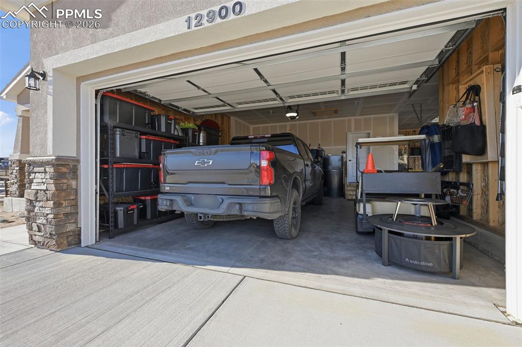 Image 36 of 47: Garage