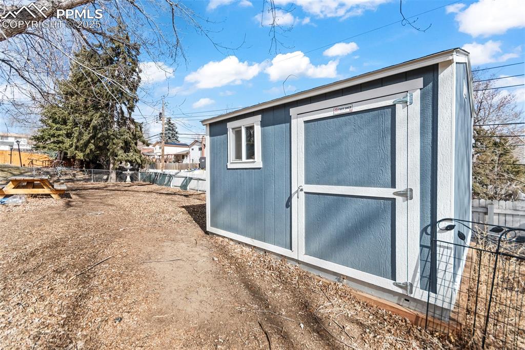Image 26 of 28: View of outbuilding