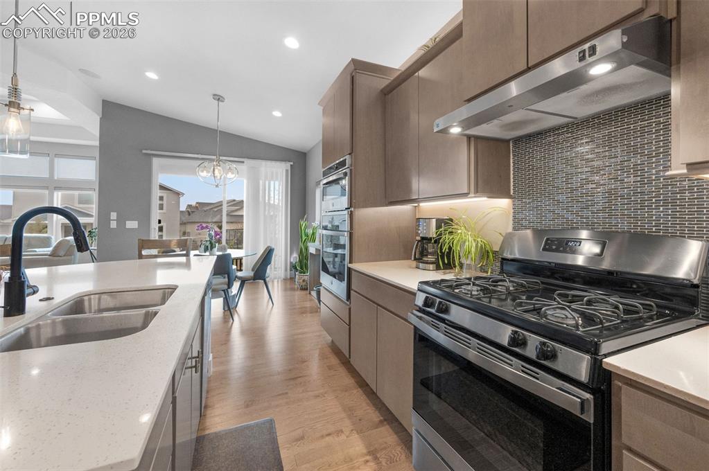 Image 11 of 50: Kitchen
