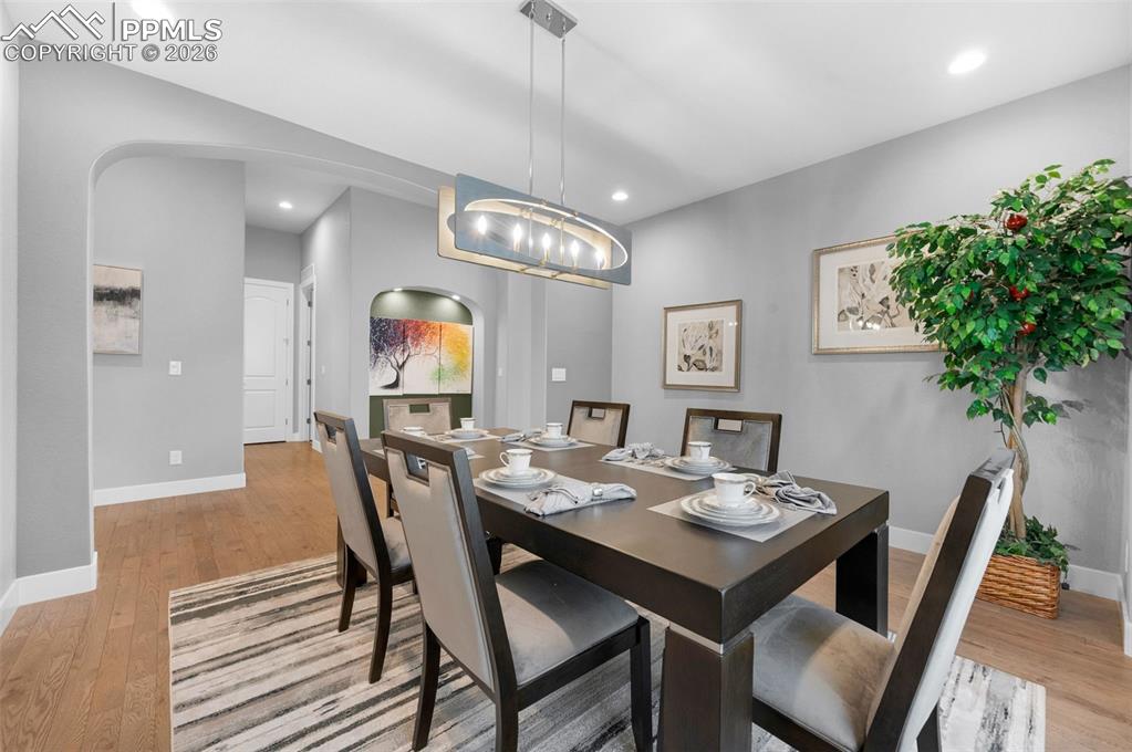 Image 18 of 50: Dining Area