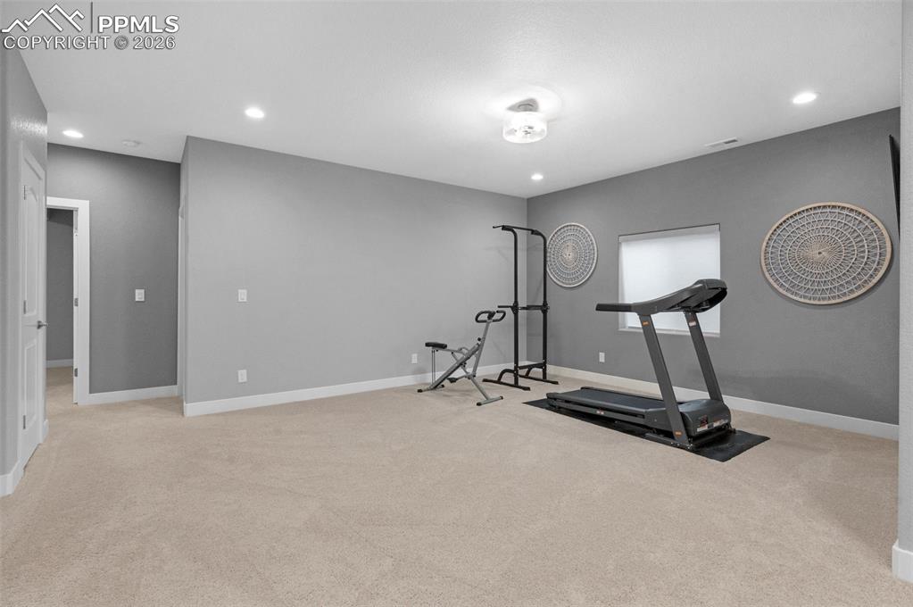 Image 40 of 50: Family Room