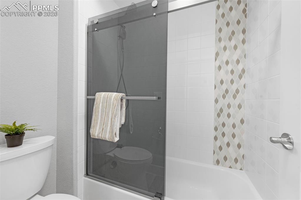 Image 44 of 50: Bathroom