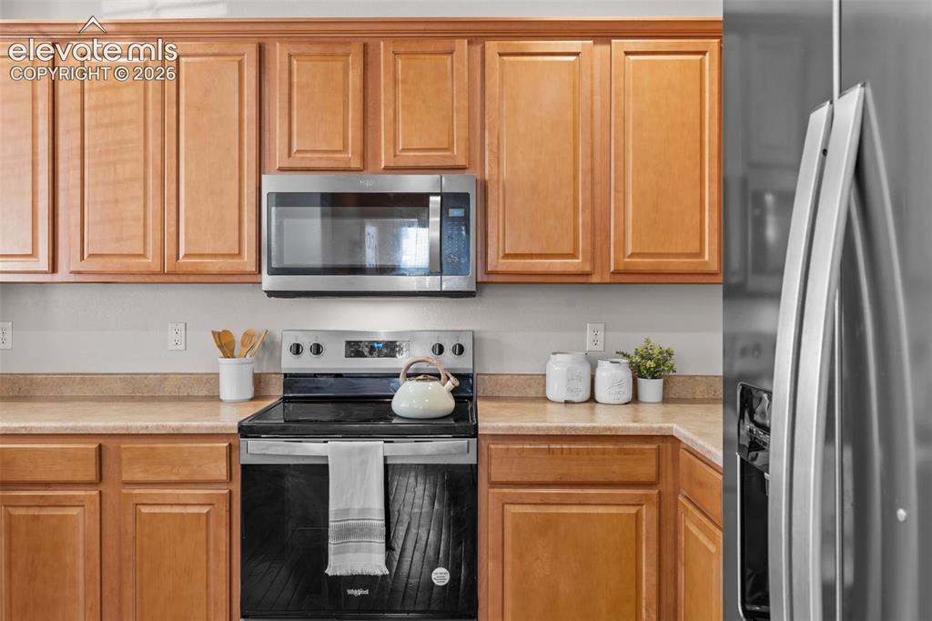 Image 11 of 33: Kitchen