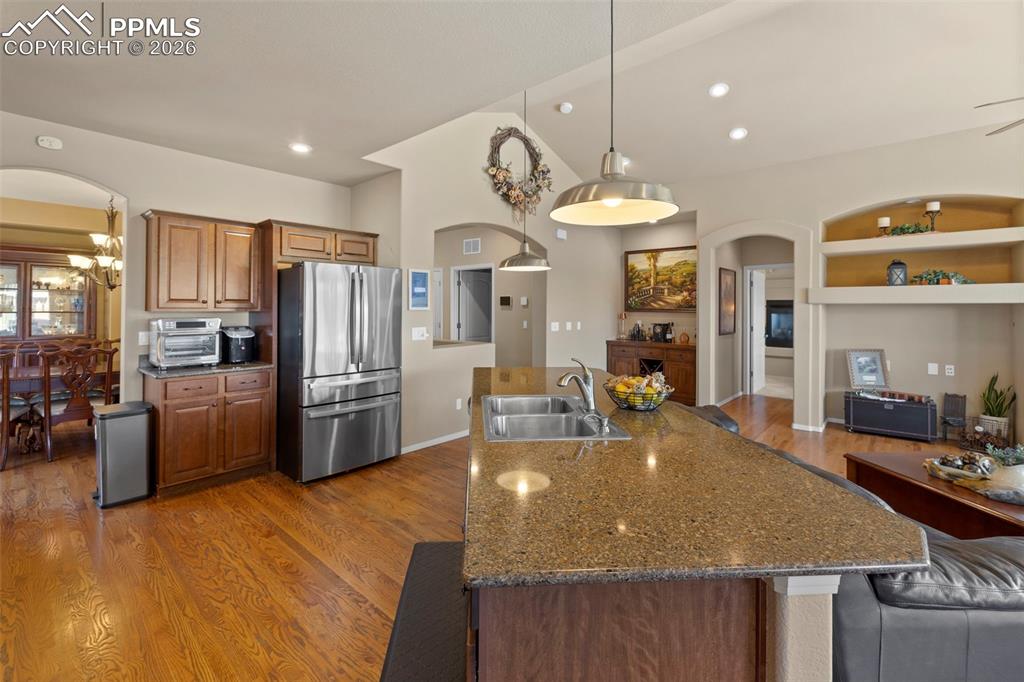 Image 10 of 49: Kitchen