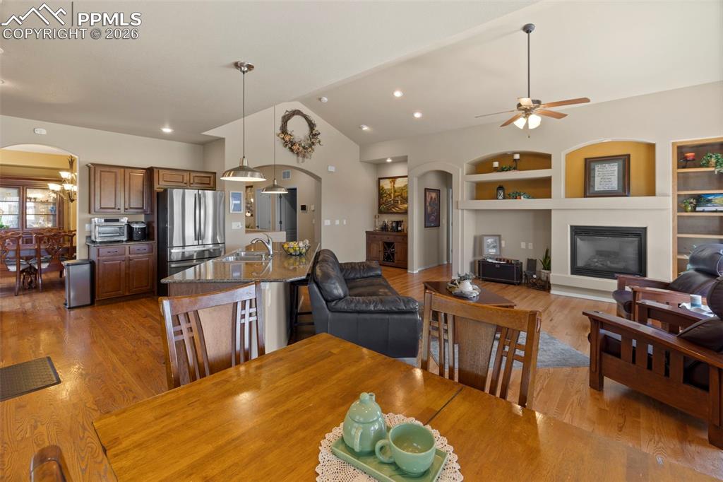 Image 12 of 49: Dining Area