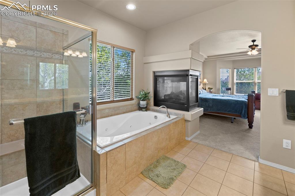 Image 22 of 49: Bathroom