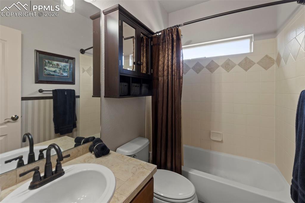 Image 24 of 49: Bathroom