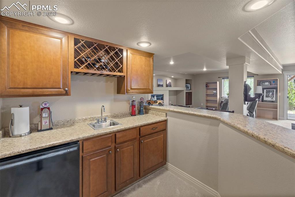 Image 28 of 49: Kitchen