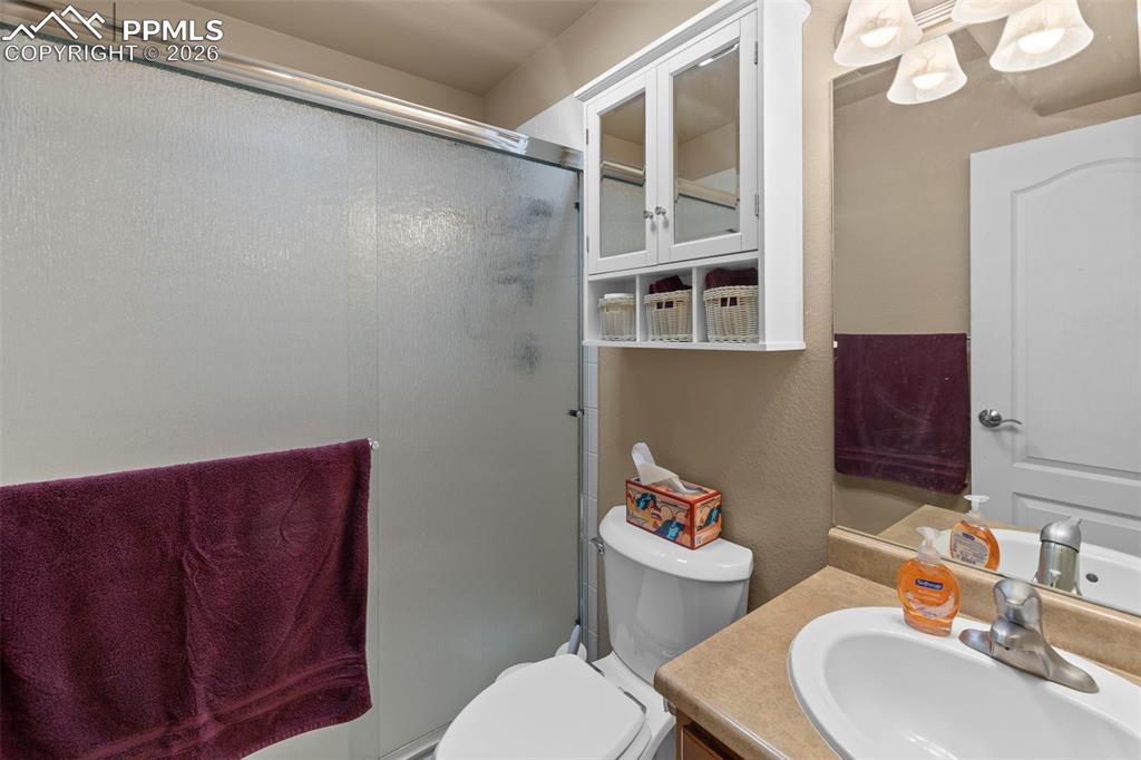 Image 33 of 49: Bathroom