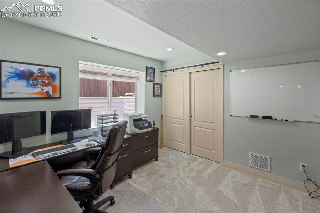 Image 34 of 49: Office