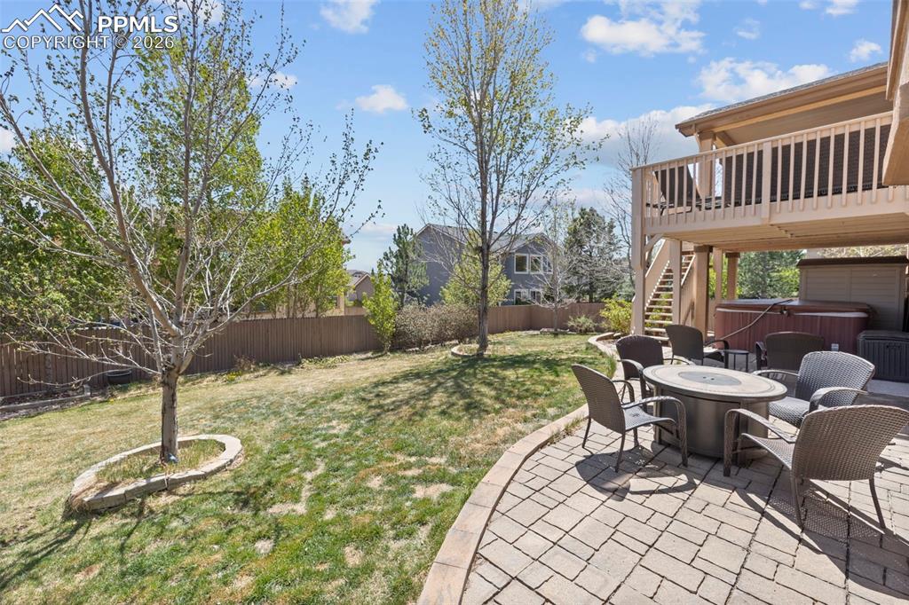 Image 40 of 49: Yard