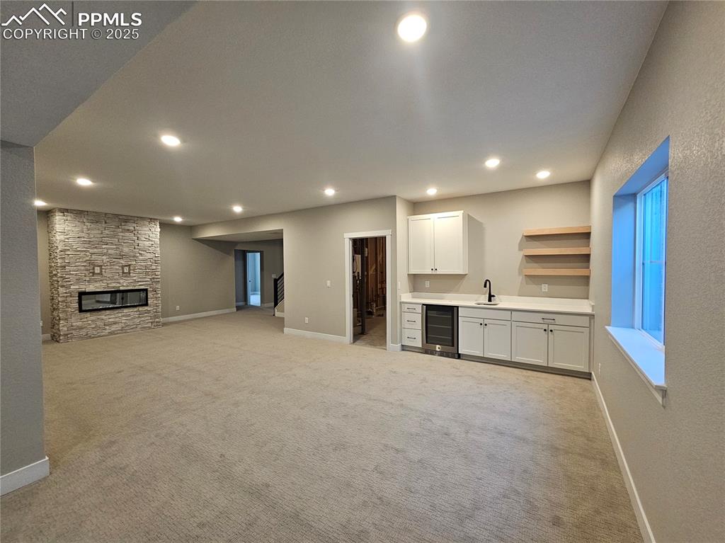 Image 10 of 10: Living Room