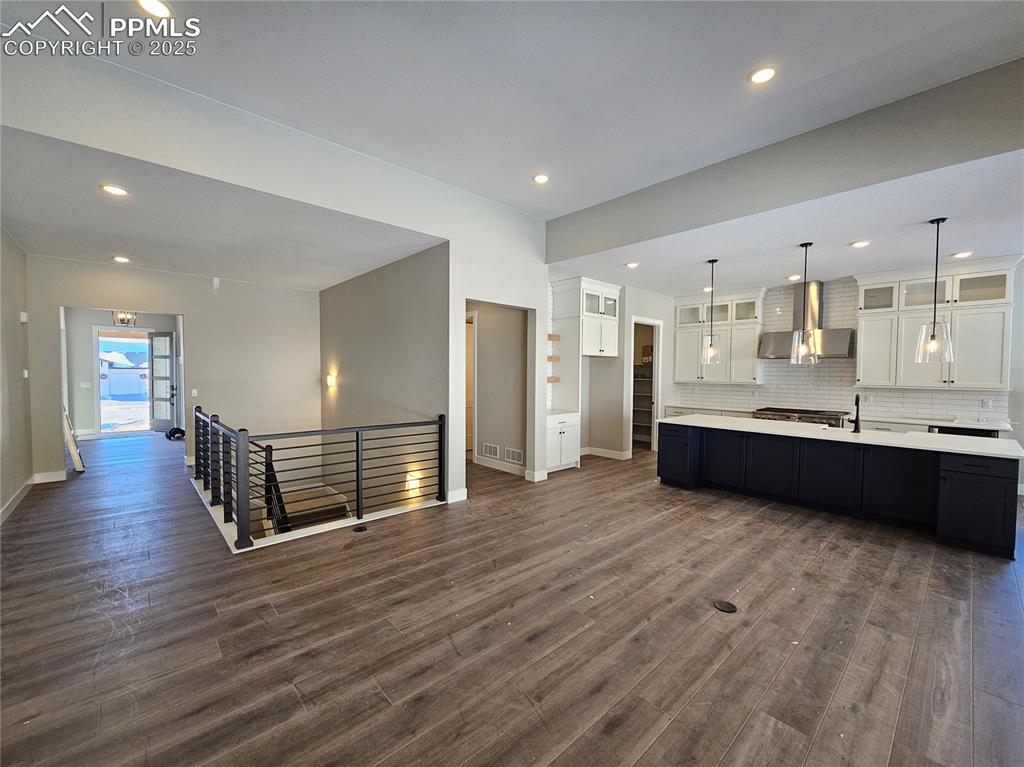 Image 5 of 10: Kitchen