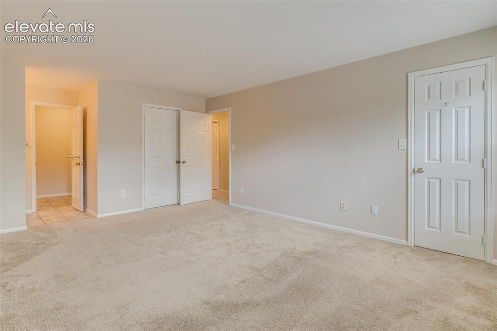 Image 19 of 31: Bedroom