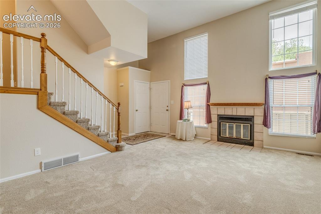 Image 8 of 31: Living Room
