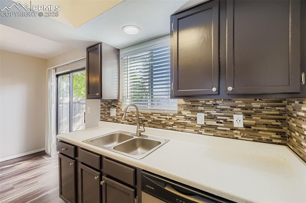 Image 10 of 24: Kitchen