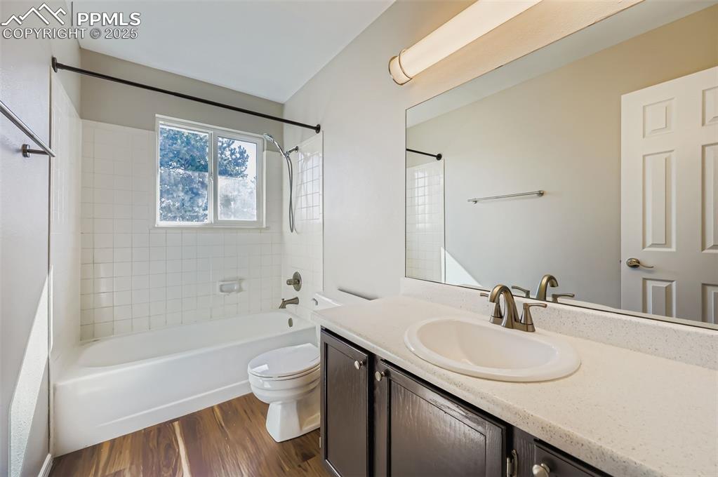 Image 16 of 24: Bathroom on Upper Level