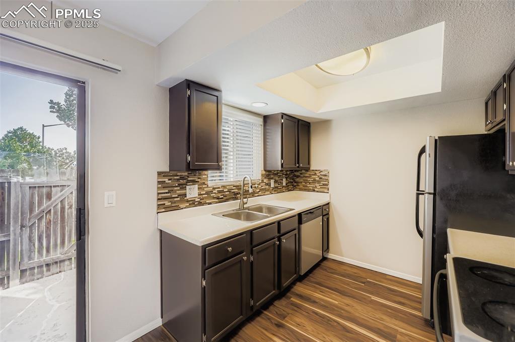 Image 9 of 24: Kitchen