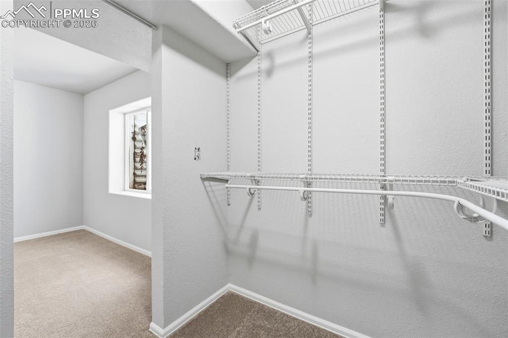 Image 33 of 41: #5 w walk in closet