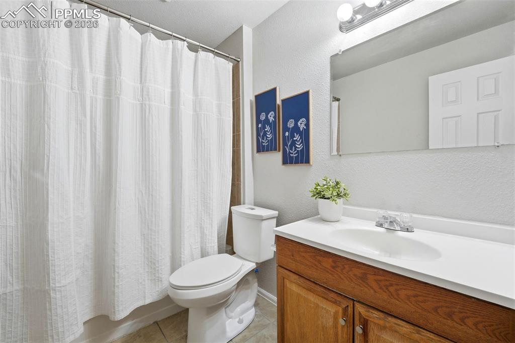 Image 34 of 41: Basement Bath