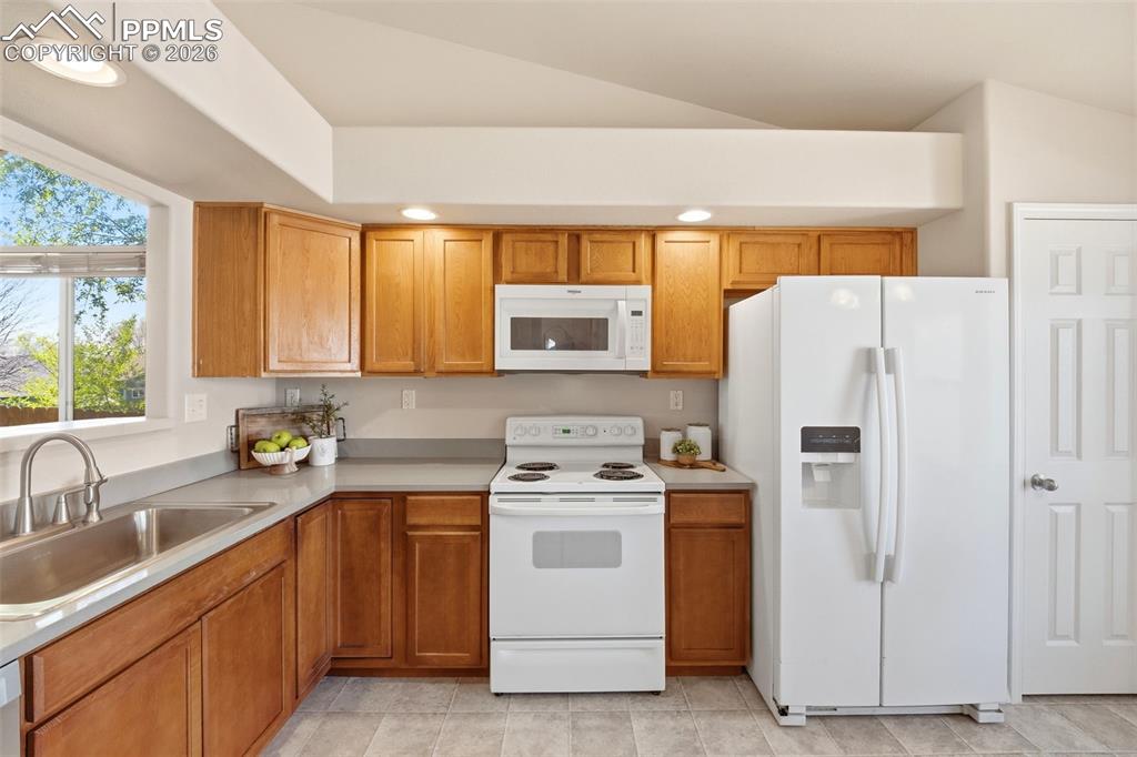 Image 6 of 41: Kitchen