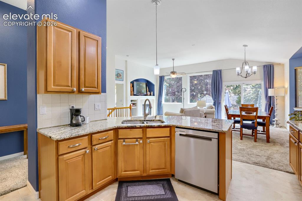 Image 3 of 23: Kitchen amenities include Granite counters, warm cabinetry, SS appliances a