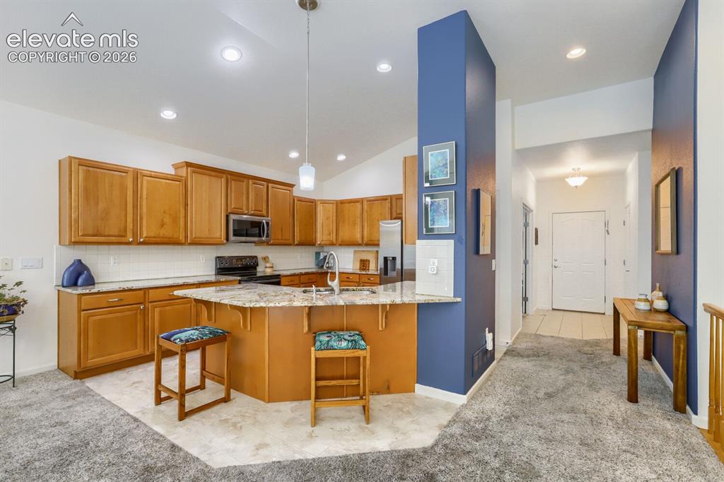 Image 7 of 23: Open flowing floor plan.