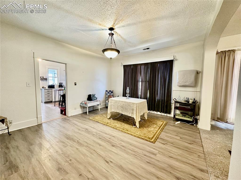 Image 10 of 50: Dining Room