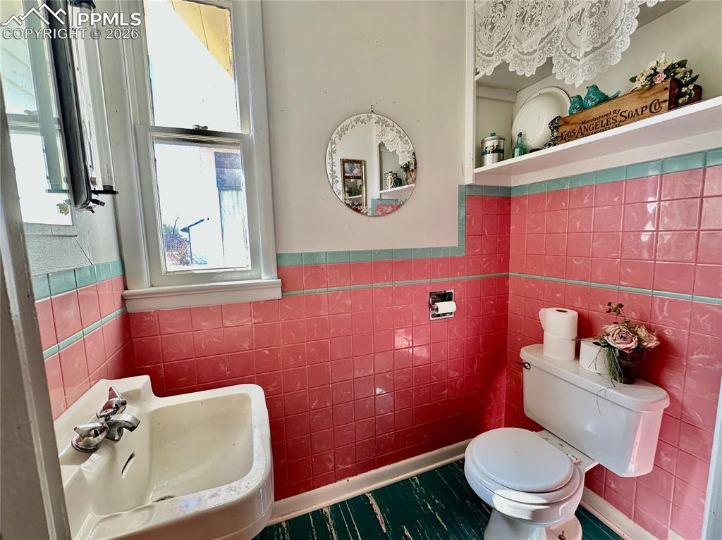 Image 27 of 50: Bathroom