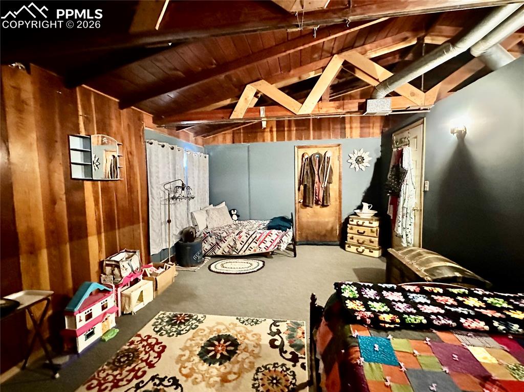 Image 32 of 50: Bedroom