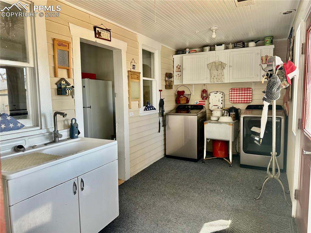 Image 33 of 50: Kitchen