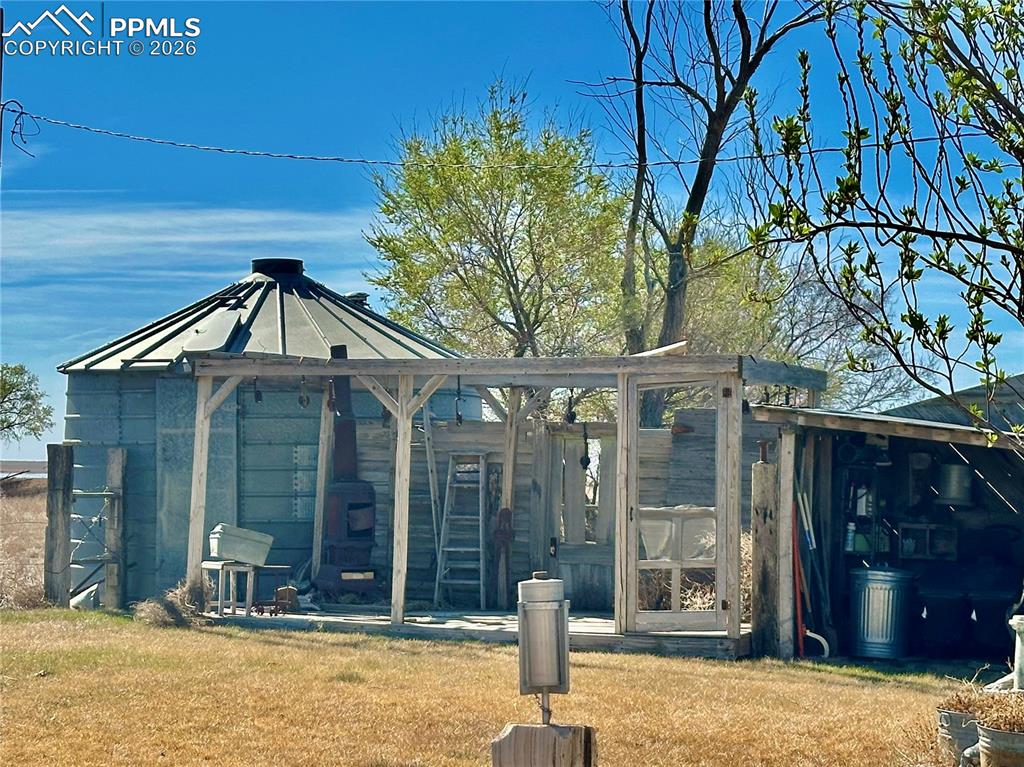 Image 49 of 50: Back of Structure