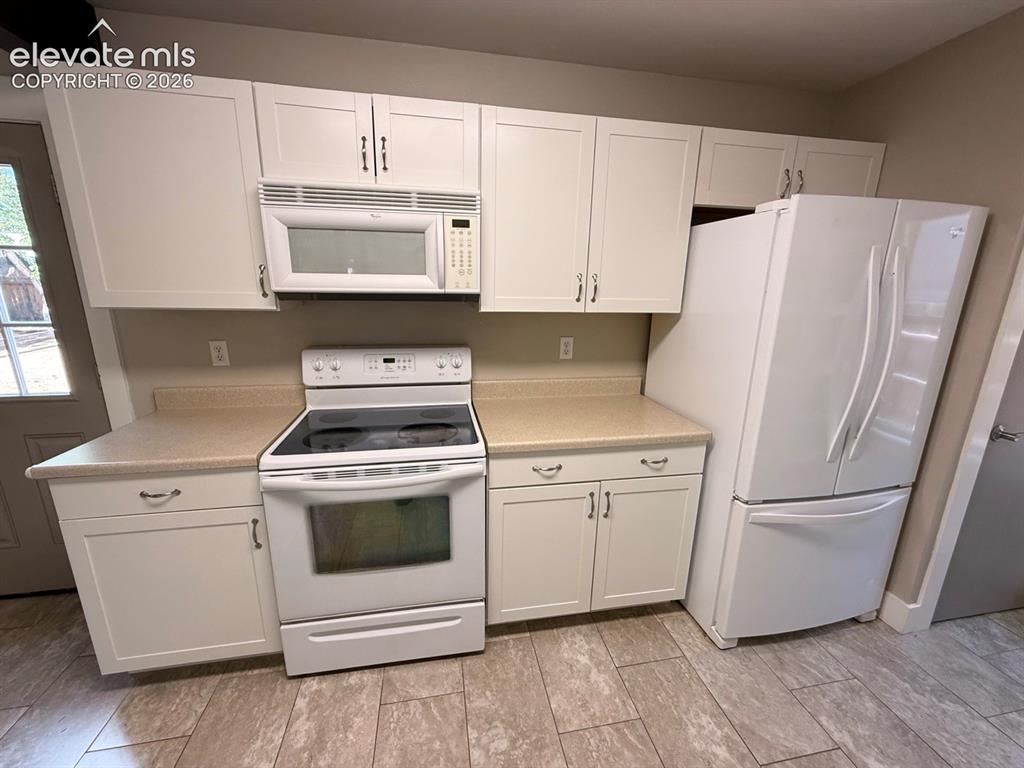 Image 10 of 28: Dining Room