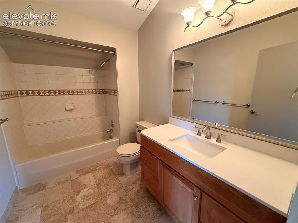 Image 20 of 28: Master Bedroom
