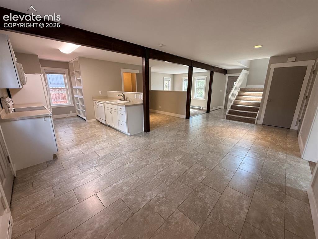 Image 7 of 28: Family Room