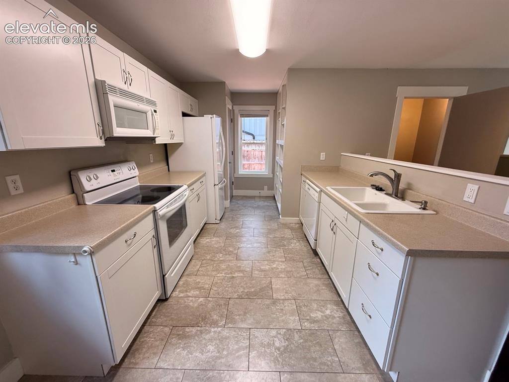 Image 8 of 28: Dining Room