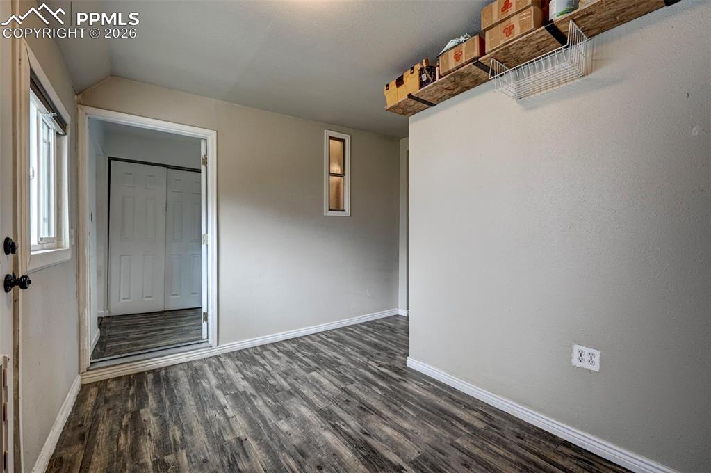 Image 15 of 41: Bedroom