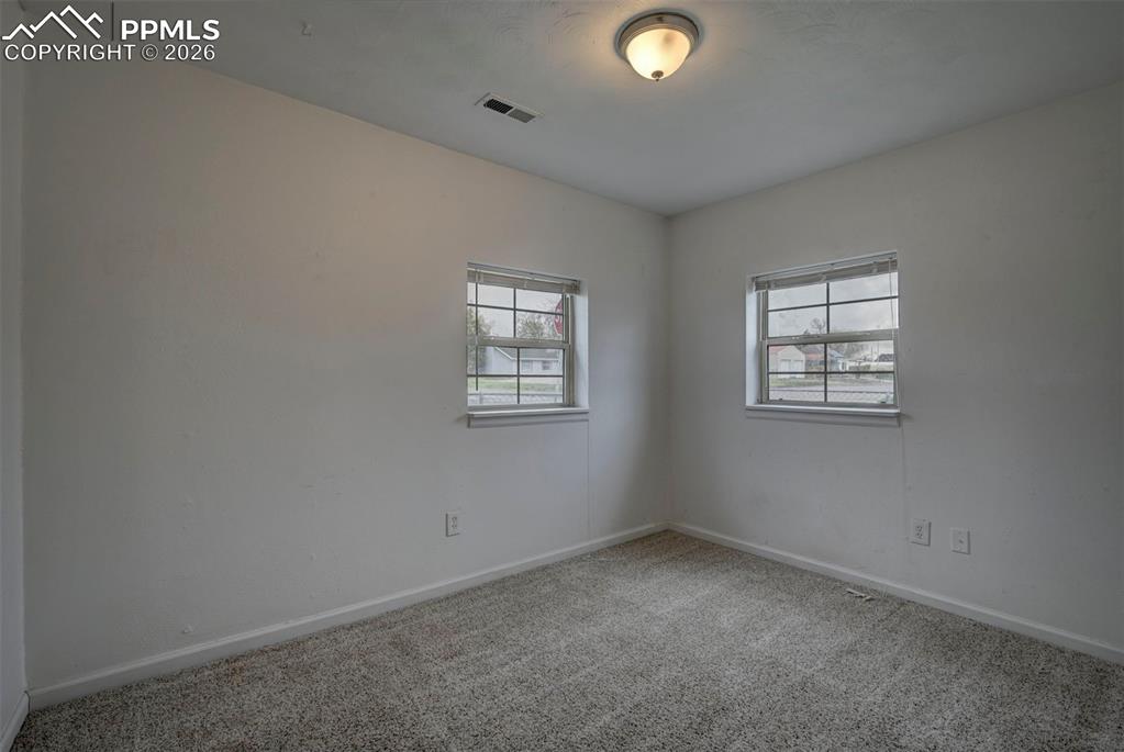 Image 19 of 41: Bedroom