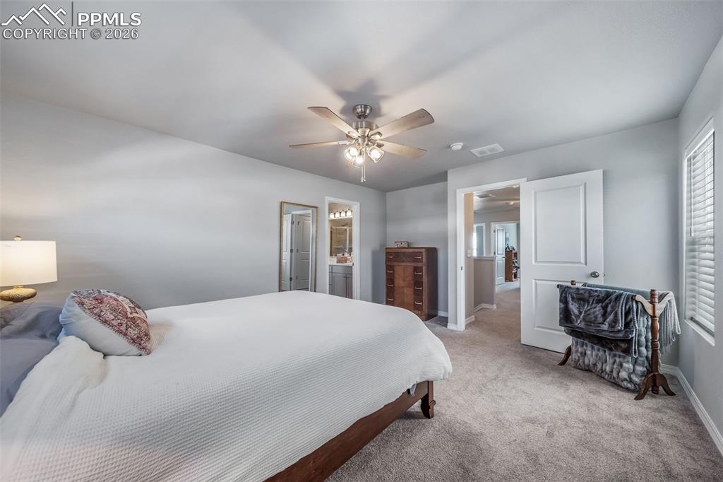 Image 27 of 45: Bedroom