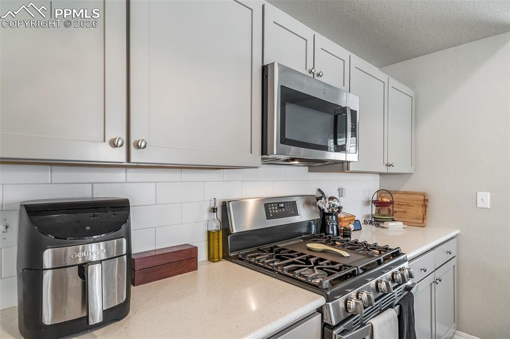Image 8 of 45: Quartz countertops. 