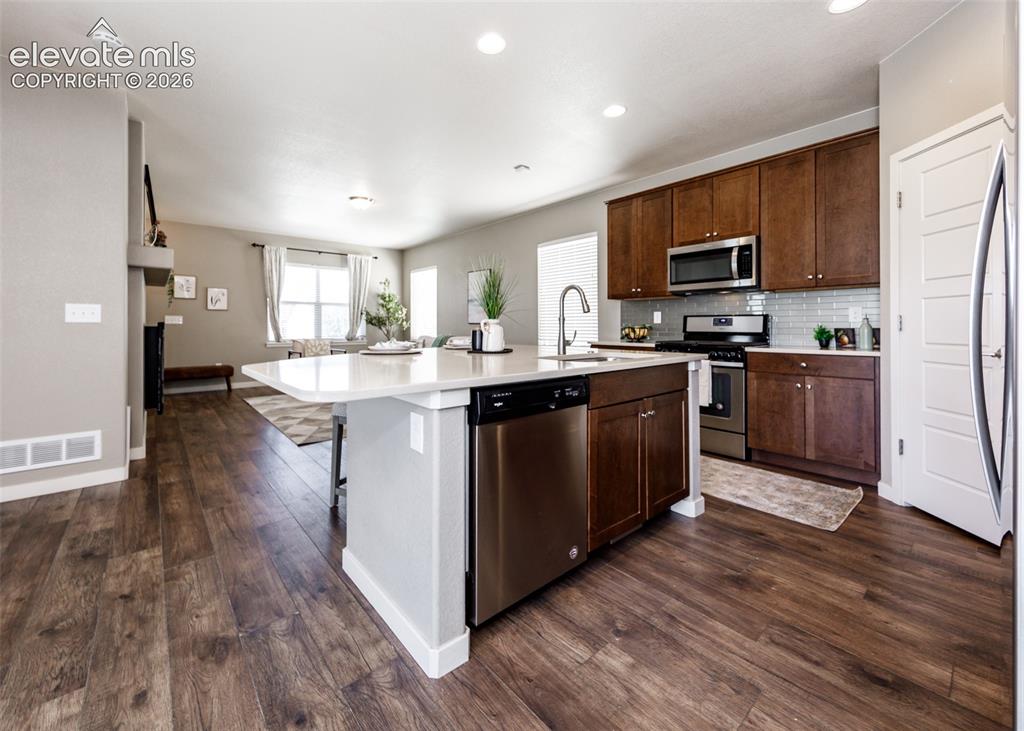 Image 15 of 49: Kitchen