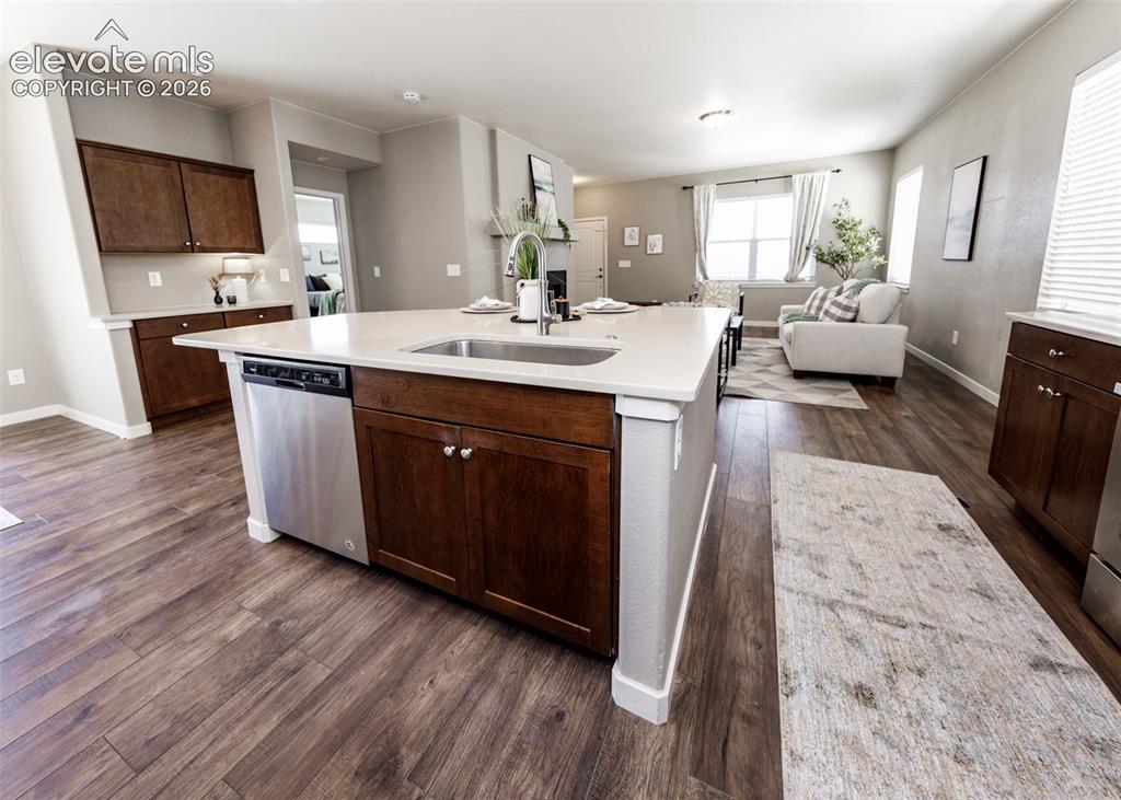 Image 16 of 49: Kitchen