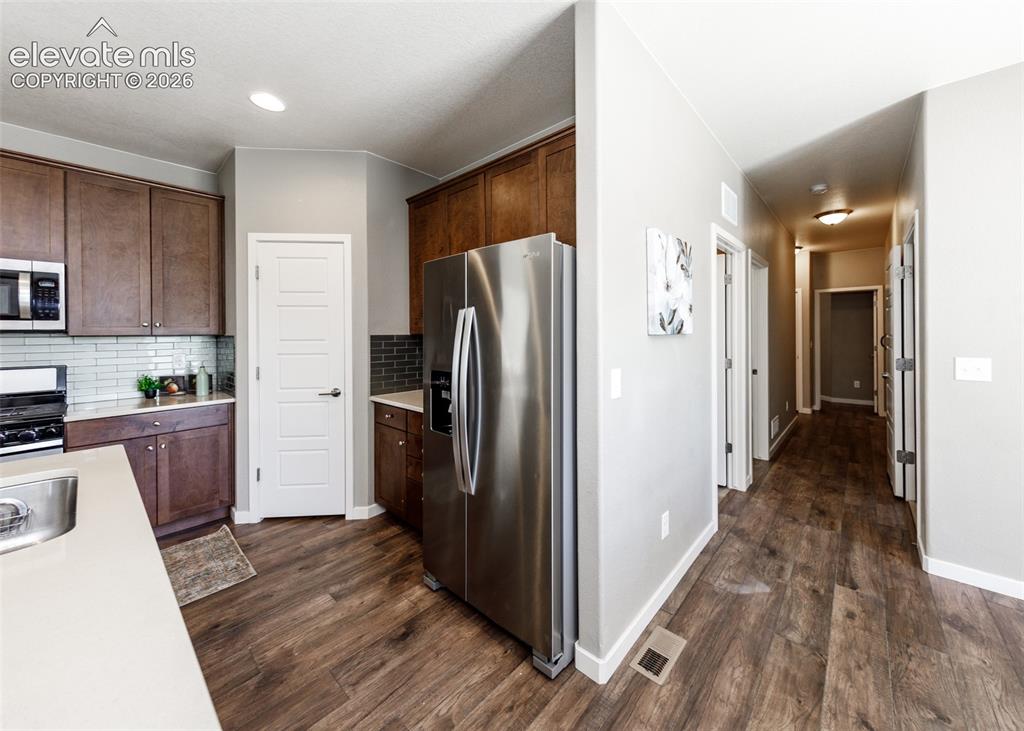 Image 18 of 49: Kitchen
