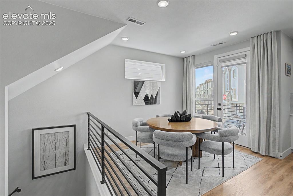 Image 14 of 46: Dining Area