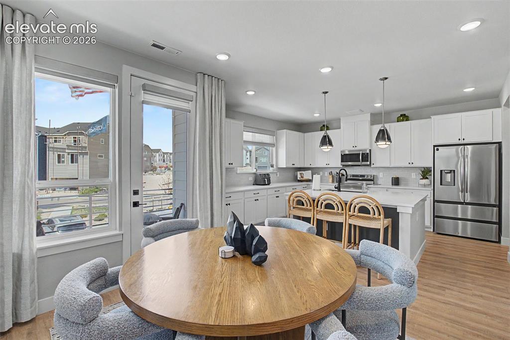Image 15 of 46: Dining Area