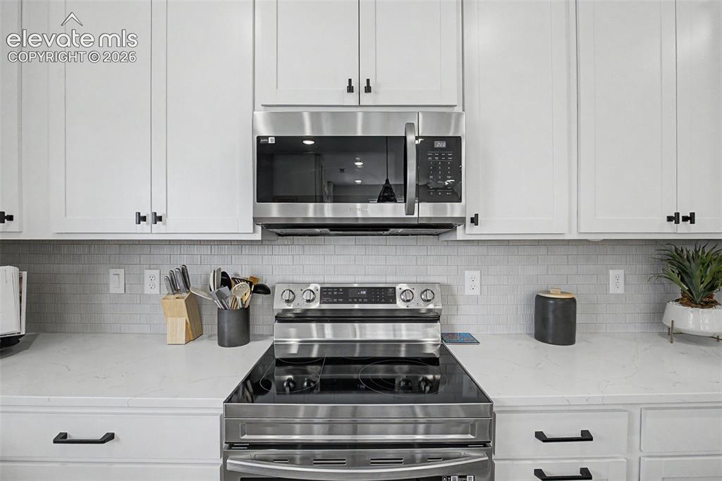 Image 16 of 46: Kitchen