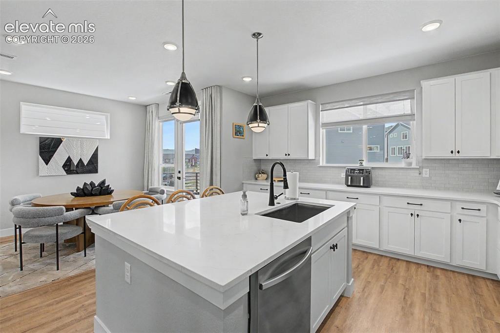 Image 18 of 46: Kitchen