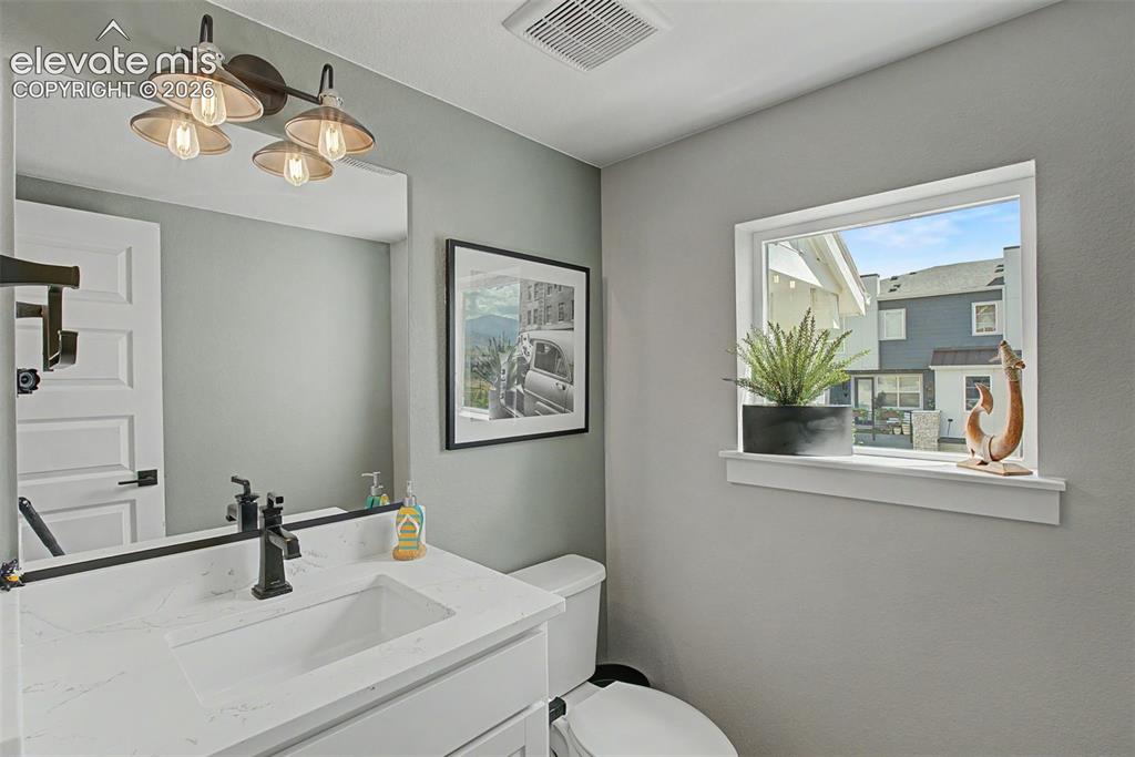 Image 20 of 46: Bathroom